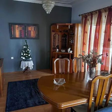 Familynest Retreat *